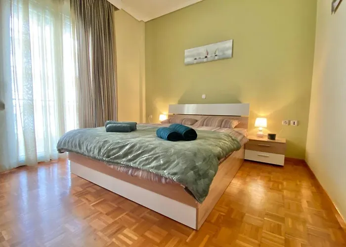 George & Nia - With Panoramic Terrace View Appartamento