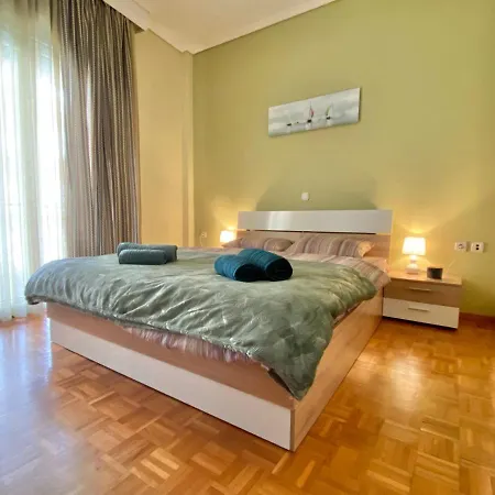 George & Nia - With Panoramic Terrace View Apartman